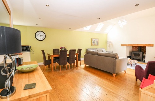Crostwick Cabaña | Oak Tree Lodge, ideal para familias, con bañera de hidromasaje en Crostwick, Ref 30583