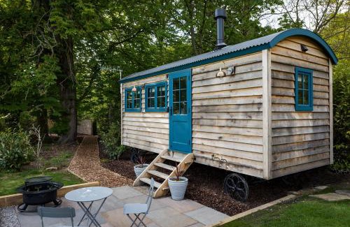 Baslow Casa | Oak Tree Shepherds Hut Chatsworth Estate