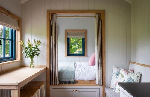 Baslow Casa | Oak Tree Shepherds Hut Chatsworth Estate