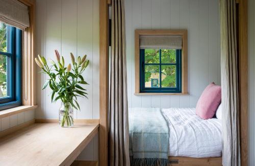 Baslow Casa | Oak Tree Shepherds Hut Chatsworth Estate