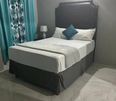 Rhyne Park Village Apartamento | Oak Villa MontegoBay2 Queen Room