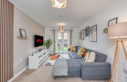 Haversham Casa | Oakbridge House - 6 mins drive to CMK - Free Parking, Fast WiFi, Smart TVs with Sky and Netflix by Yoko Property