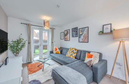 Haversham Casa | Oakbridge House - 6 mins drive to CMK - Free Parking, Fast WiFi, Smart TVs with Sky and Netflix by Yoko Property