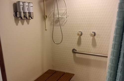 Long Beach Apartamento | OakHaven Annex--Large, secluded apartment one block from beach and Walmart.