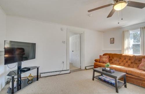 Oakland Apartamento | Oakland Apt on Messalonskee Lake with Dock Access!