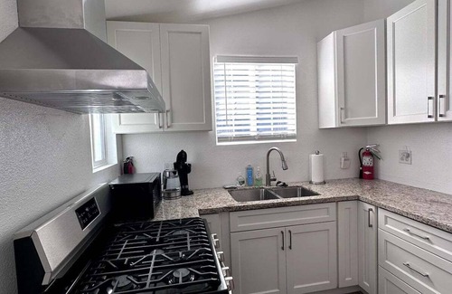 Longfellow Cabaña | Oakland Cottage Near Foodie Central
