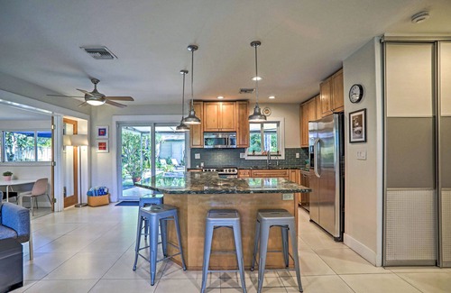 South Corals Casa | Renovado Oakland Park Home w / Yard, Patio y piscina!