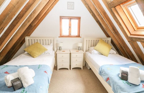 Camelford Cabina | Oaklands, CAMELFORD