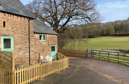 Monmouth Casa | Oaklands Cottage on a rural farm