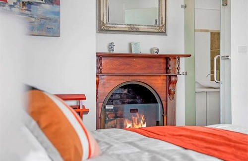 Burnie Casa | Oakleigh Guest House with Ocean Views - Room 10