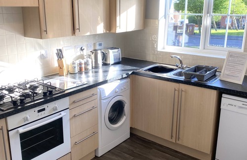 Corby Casa | Oakley Vale - Luxury 3 Bed, Garden, Free Parking, Peaceful Elite Suite
