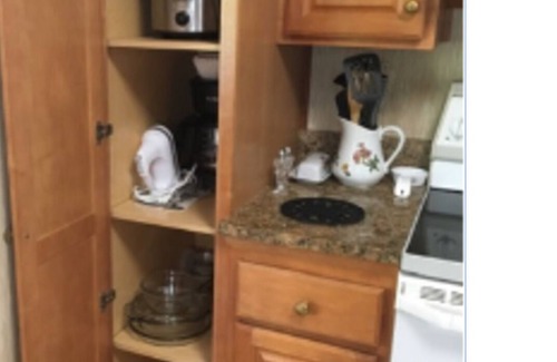 Forest Hills Casa | Oakmont CC 24min,9.5mi 2 bedroom, off-st parking
