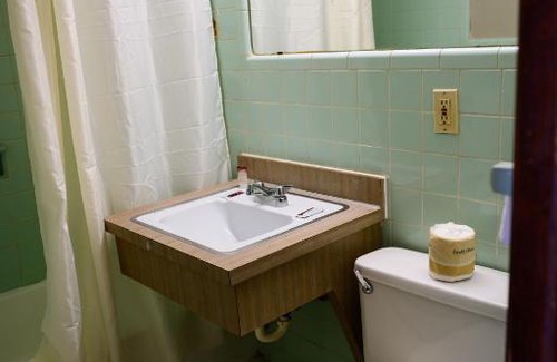 Greensboro Hotel | OAKS MOTEL GREENSBORO NC