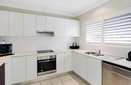 Salamander Bay Apartamento | Oaks Pacific Blue Pool spa more in complex