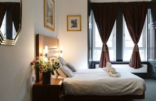 Paisley Cama Y Desayuno | Oakshaw Guesthouse - Cozy Double Room in a Central Location. R9