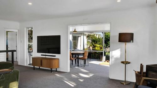 Oakura Casa | Oakura Oasis - ultimate beachside retreat