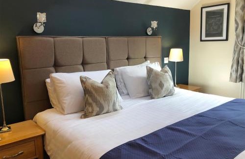 Braithwaite Casa | Oakvale - Oak Leaf
