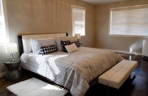 Hot Springs Casa | Oakwood Manor - Steps to Oaklawn, minutes to Downtown, Lakes, More