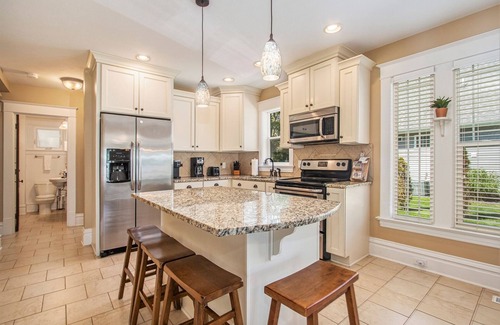 Miami Park Casa | OAR-Chard House | Family Retreat Near Lake Michigan with Fire Pit & Playset