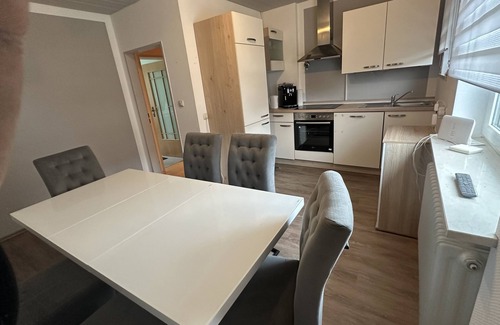 Untermeitingen Apartamento | Oase mit Parkplatz, Kaffeeautomat, Balkon und Küche