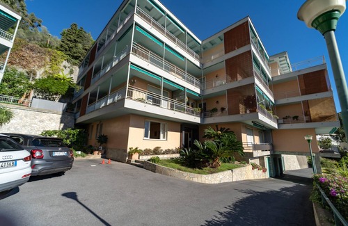 Ospedaletti Apartamento | Oasi Apartment With Seaview by Wonderful Italy
