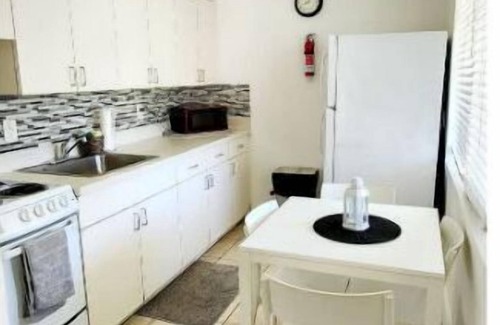 Highland Garden Casa | oasis at hollywood ll unit 8-sleeps 3