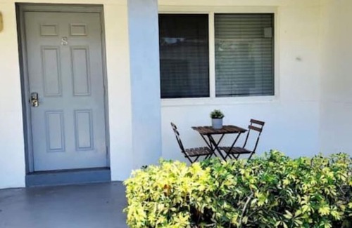 Highland Garden Casa | oasis at hollywood ll unit 8-sleeps 3