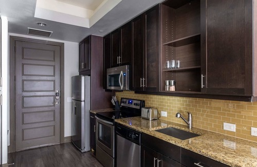 North Burnet Apartamento | Oasis at the Domain | Premium Studio in Austin