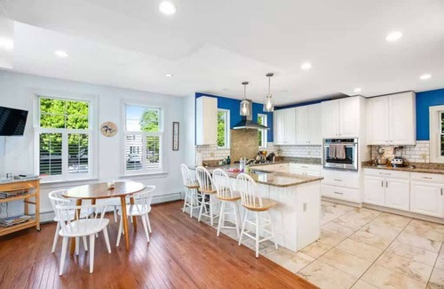 Annapolis Casa | Oasis by the Bay - Waterfront Heated Pool Hot Tub!