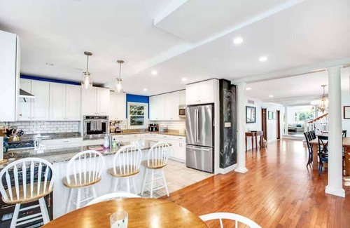Annapolis Casa | Oasis by the Bay - Waterfront Heated Pool Hot Tub!
