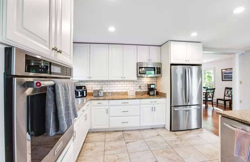 Annapolis Casa | Oasis by the Bay - Waterfront Heated Pool Hot Tub!
