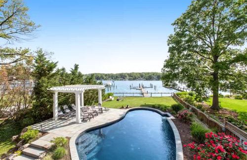 Annapolis Casa | Oasis by the Bay - Waterfront Heated Pool Hot Tub