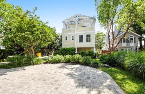 Annapolis Casa | Oasis by the Bay - Waterfront Heated Pool Hot Tub