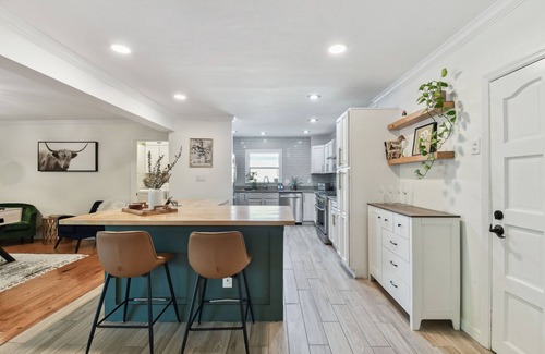Riverside Heights Casa | Oasis Group Retreat, Pool, Hot Tub, Outdoor Fun for Up to 16 Guests