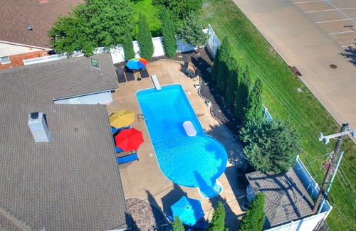 Central Oklahoma City Casa | Oasis @ Hefner - Glamorous 3BR with Radiant Pool