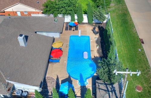 Central Oklahoma City Casa | Oasis @ Hefner - Glamorous 3BR with Radiant Pool