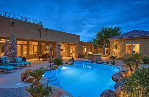 Pinnacle Peak Casa | Oasis en el desierto cerca de rocas de prestigio con piscina climatizada, todo en una sola planta