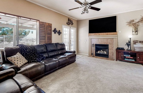 Lake Elsinore Casa | Oasis in Tuscany Hills | House in Lake Elsinore with a private pool & a hot tub