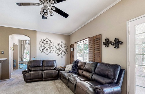 Lake Elsinore Casa | Oasis in Tuscany Hills | House in Lake Elsinore with a private pool & a hot tub