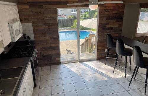 Strongsville Casa | Strongsville oasis inground pool 6 person hot tub, getaway close to it all