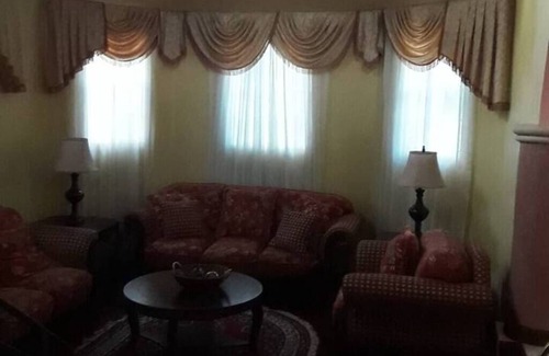 Beverly Hills Casa | Oasis@Karachi-Centrally Located 4Bed/4.5Bath Home