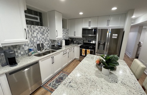 Kutzky Park Apartamento | Oasis Luxe Suite—Steps from Mayo Clinic Hospital