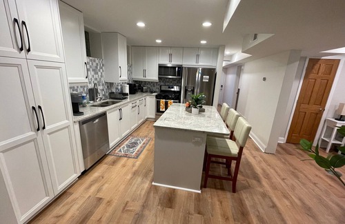 Kutzky Park Apartamento | Oasis Luxe Suite—Steps from Mayo Clinic Hospital