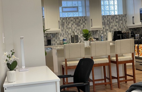 Kutzky Park Apartamento | Oasis Luxe Suite—Steps from Mayo Clinic Hospital