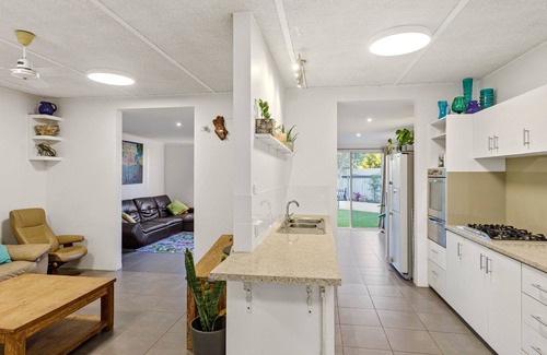 Exmouth Casa | Oasis - Modern 4 Bedroom holiday home with endless views.