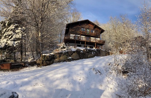 Sainte-Agathe-des-Monts Chalet De Esquí | Oasis of family comfort and peace in the heart of forested ski country