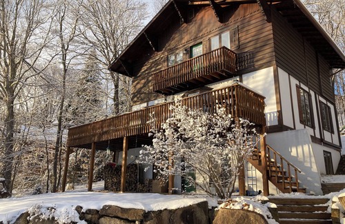 Sainte-Agathe-des-Monts Chalet De Esquí | Oasis of family comfort and peace in the heart of forested ski country