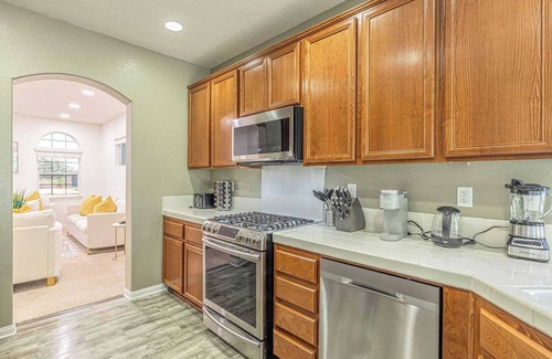 Palmdale Casa | Oasis of Comfort on Alton Drive – Spacious 4BR Home for 30+ Day Stays #41892