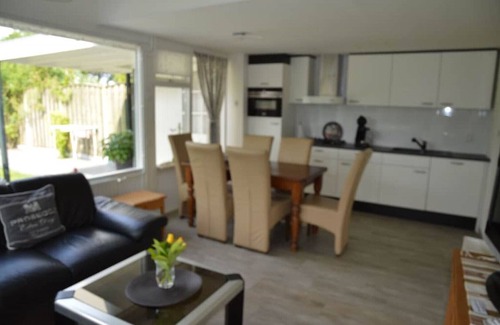 Stavenisse Casa | Oasis of relaxation - Het Puppenhuisje with communal pool,