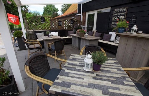 Stavenisse Casa | Oasis of relaxation - Het Puppenhuisje with communal pool,
